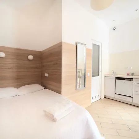 смарт в центрі для пари! дешево з ремонтом! דירה לבוב