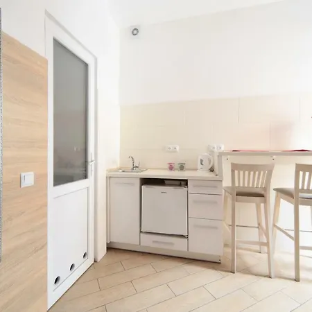 смарт в центрі для пари! дешево з ремонтом! * לבוב