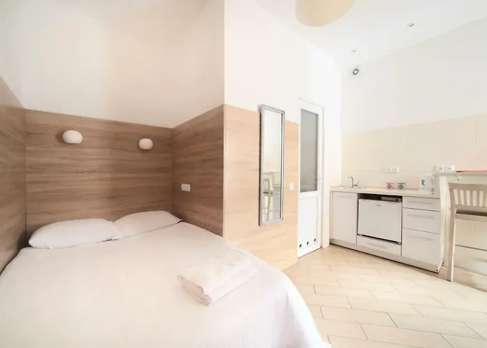 смарт в центрі для пари! дешево з ремонтом! דירה לבוב